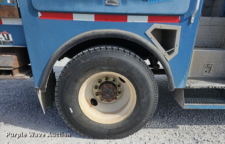 image for item DK0712 2009 International WorkStar 7400 bucket truck