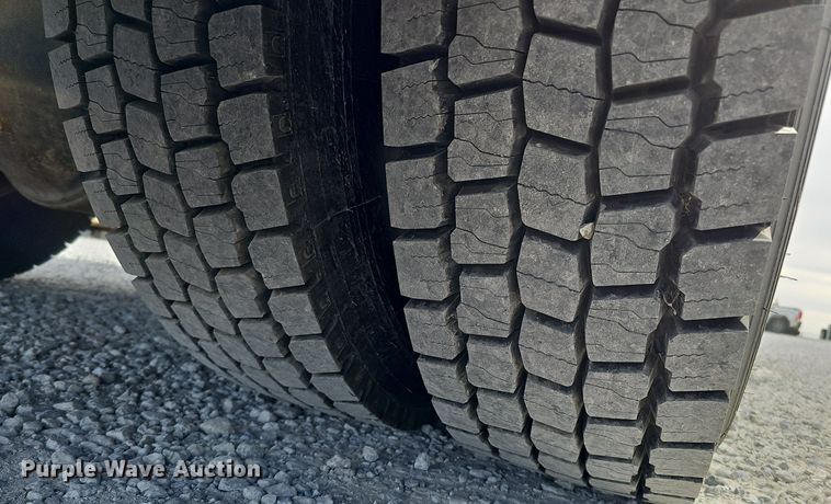 image for item DK0712 2009 International WorkStar 7400 bucket truck