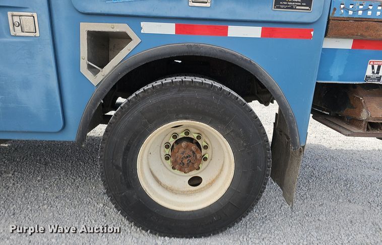 image for item DK0712 2009 International WorkStar 7400 bucket truck