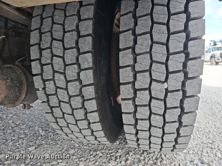 image for item DK0712 2009 International WorkStar 7400 bucket truck