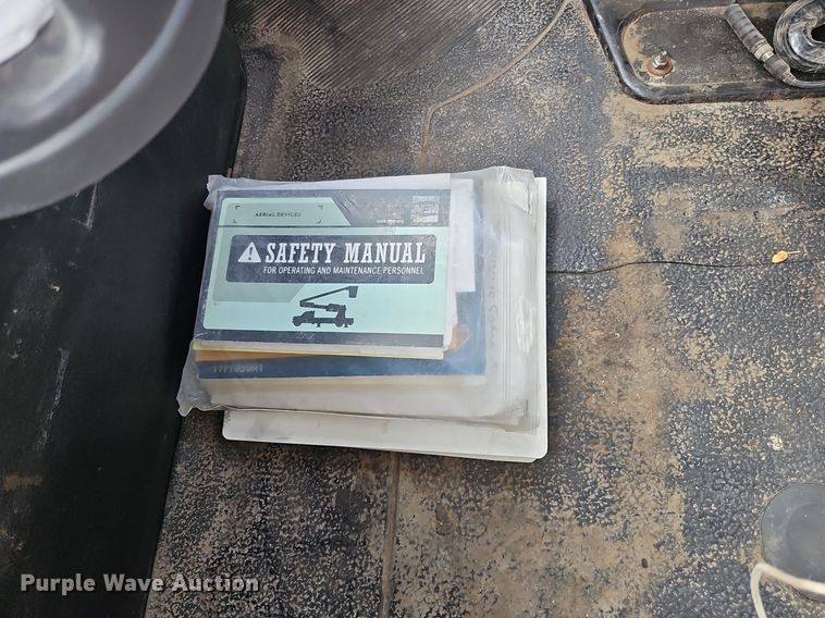 image for item DK0712 2009 International WorkStar 7400 bucket truck