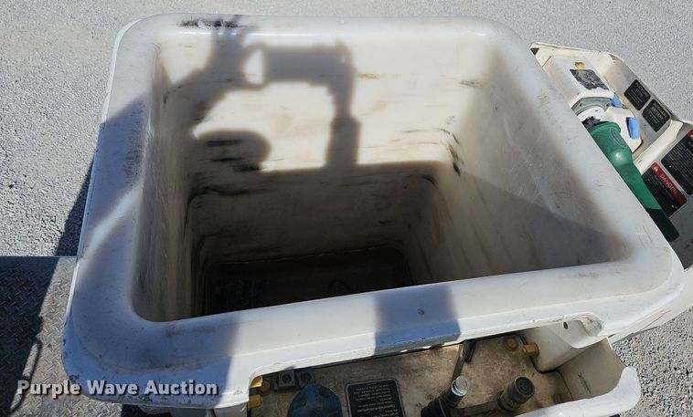 image for item DK0713 2015 Ford F550 Super Duty XL  bucket truck