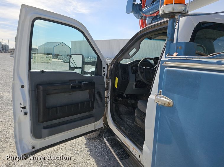 image for item DK0713 2015 Ford F550 Super Duty XL  bucket truck