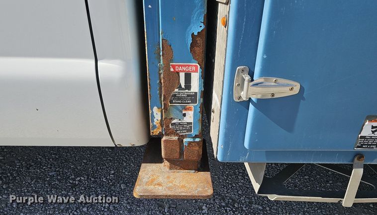 image for item DK0715 2015 Ford F550 Super Duty XL  bucket truck