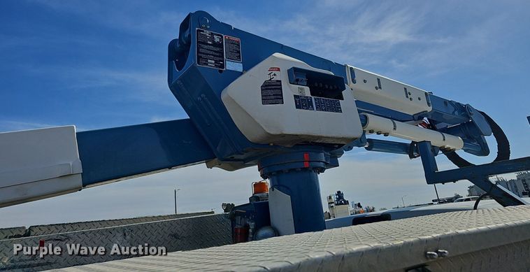 image for item DK0715 2015 Ford F550 Super Duty XL  bucket truck