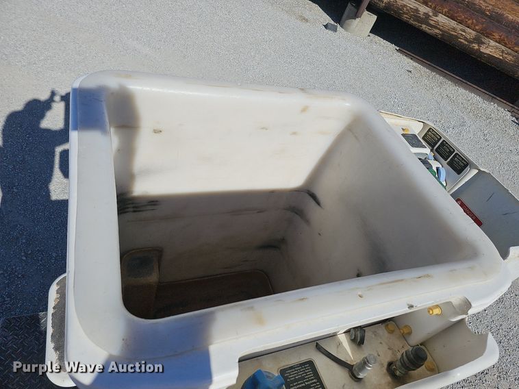 image for item DK0715 2015 Ford F550 Super Duty XL  bucket truck