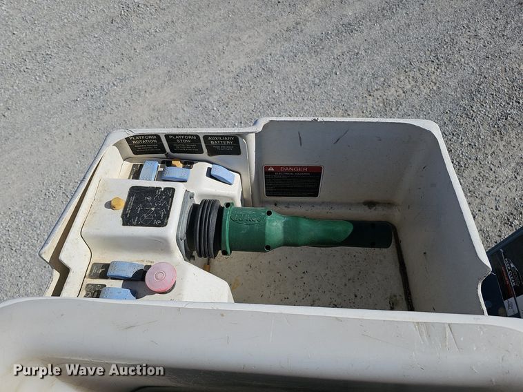 image for item DK0715 2015 Ford F550 Super Duty XL  bucket truck