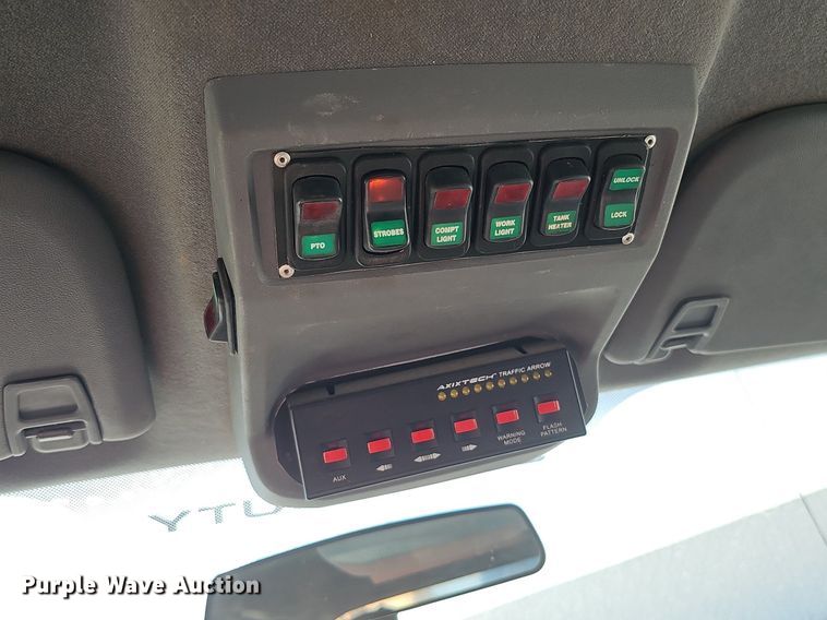 image for item DK0715 2015 Ford F550 Super Duty XL  bucket truck