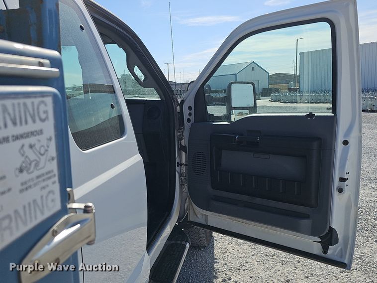 image for item DK0715 2015 Ford F550 Super Duty XL  bucket truck