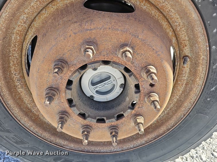 image for item DK0715 2015 Ford F550 Super Duty XL  bucket truck