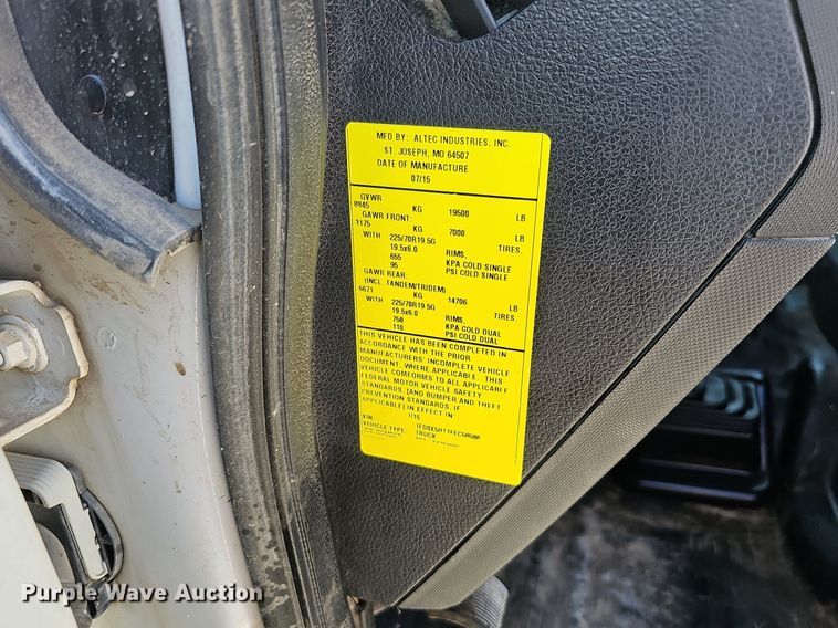 image for item DK0715 2015 Ford F550 Super Duty XL  bucket truck