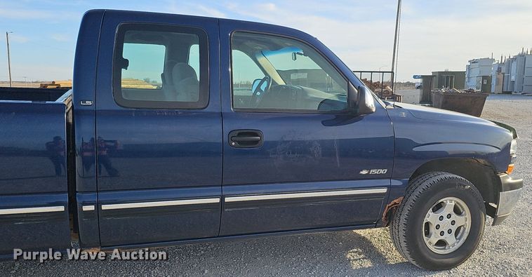 image for item DK0717 1999 Chevrolet Silverado 1500 Ext. Cab pickup truck