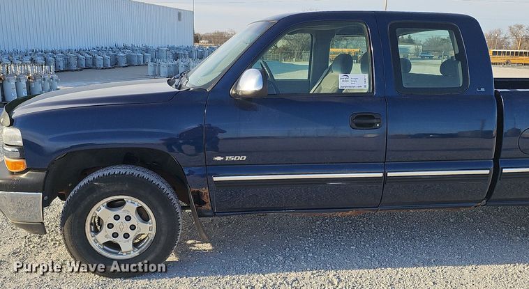 image for item DK0717 1999 Chevrolet Silverado 1500 Ext. Cab pickup truck