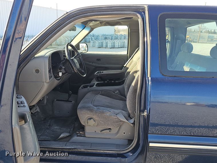 image for item DK0717 1999 Chevrolet Silverado 1500 Ext. Cab pickup truck