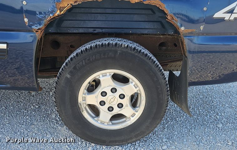 image for item DK0717 1999 Chevrolet Silverado 1500 Ext. Cab pickup truck