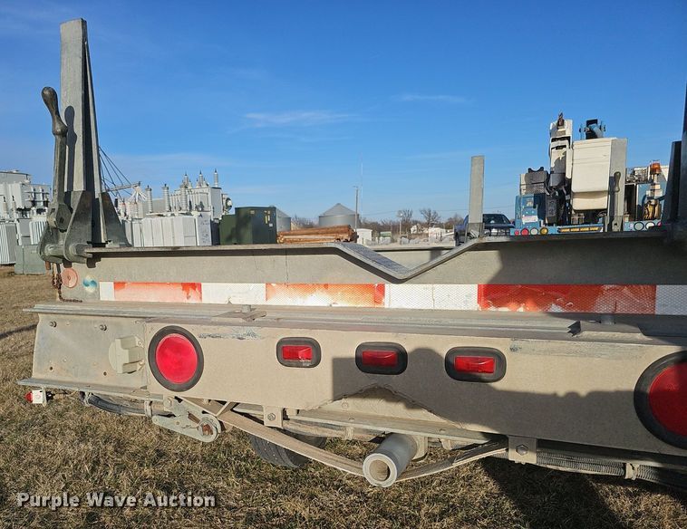 image for item DK0718 2003 Sauber Mfg Co 4410 pole trailer