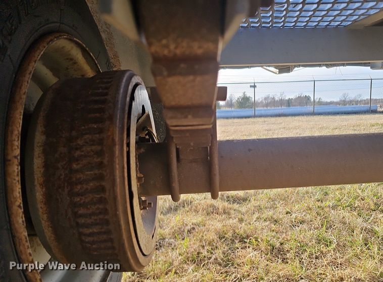 image for item DK0718 2003 Sauber Mfg Co 4410 pole trailer