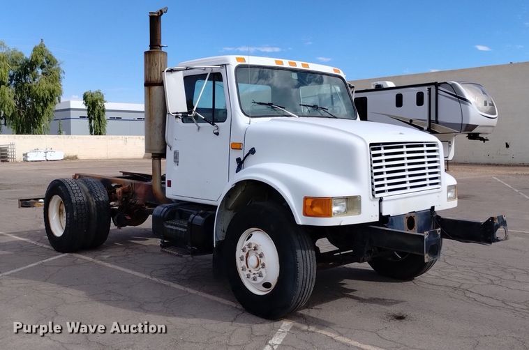 image for item DK8789 1994 International 4900 truck cab and chassis