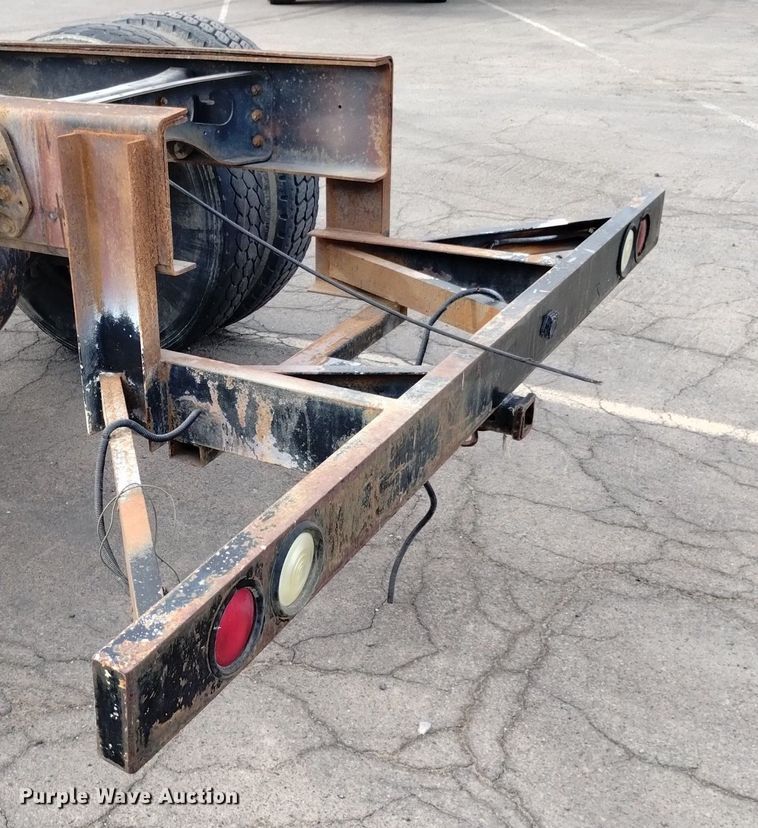 image for item DK8789 1994 International 4900 truck cab and chassis