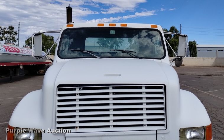 image for item DK8789 1994 International 4900 truck cab and chassis