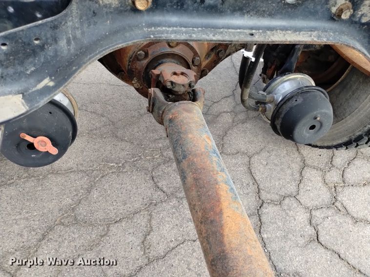 image for item DK8789 1994 International 4900 truck cab and chassis