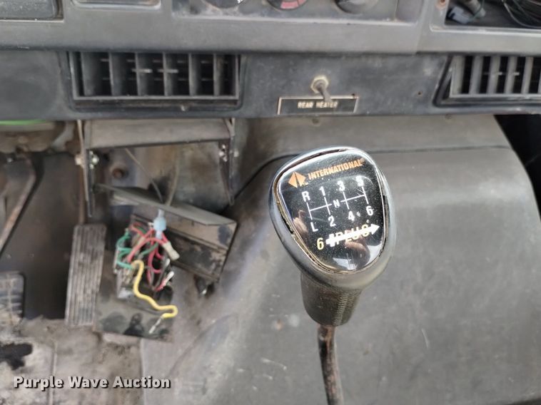 image for item DK8789 1994 International 4900 truck cab and chassis