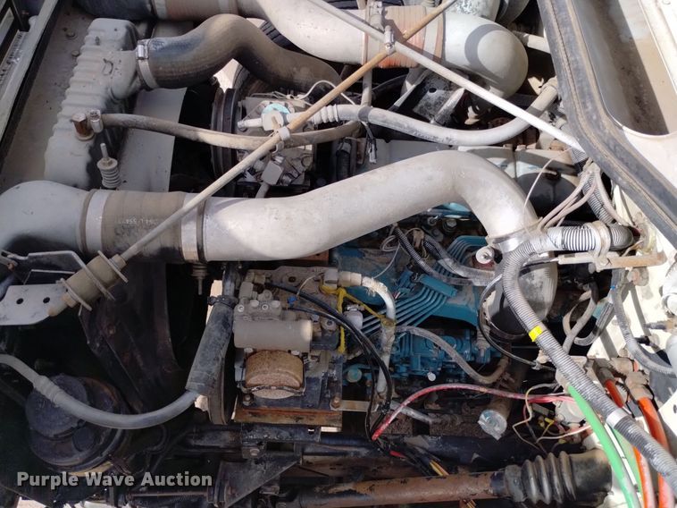 image for item DK8789 1994 International 4900 truck cab and chassis