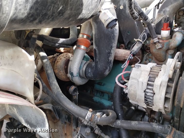 image for item DK8789 1994 International 4900 truck cab and chassis