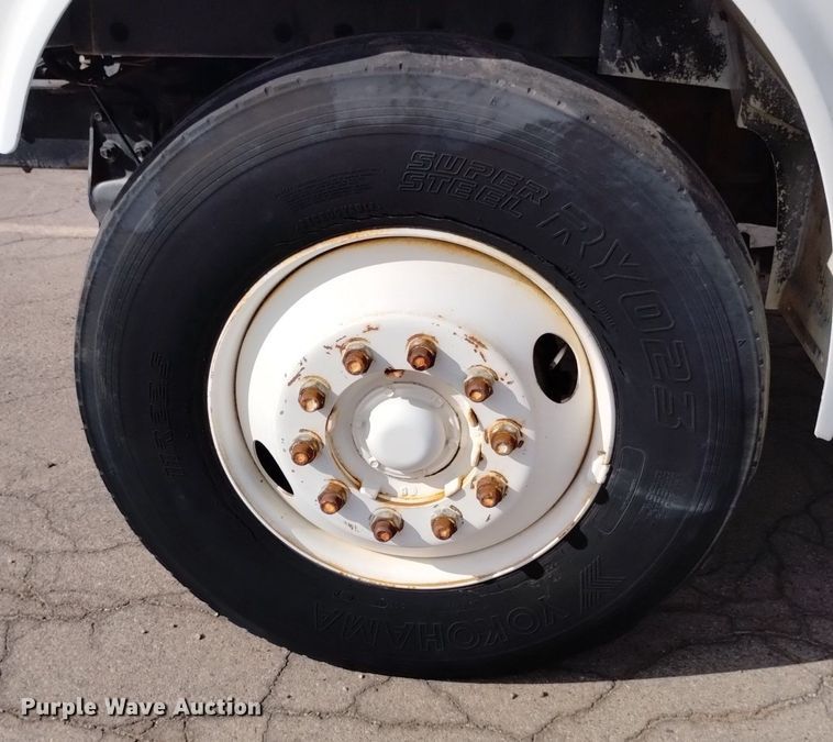 image for item DK8789 1994 International 4900 truck cab and chassis