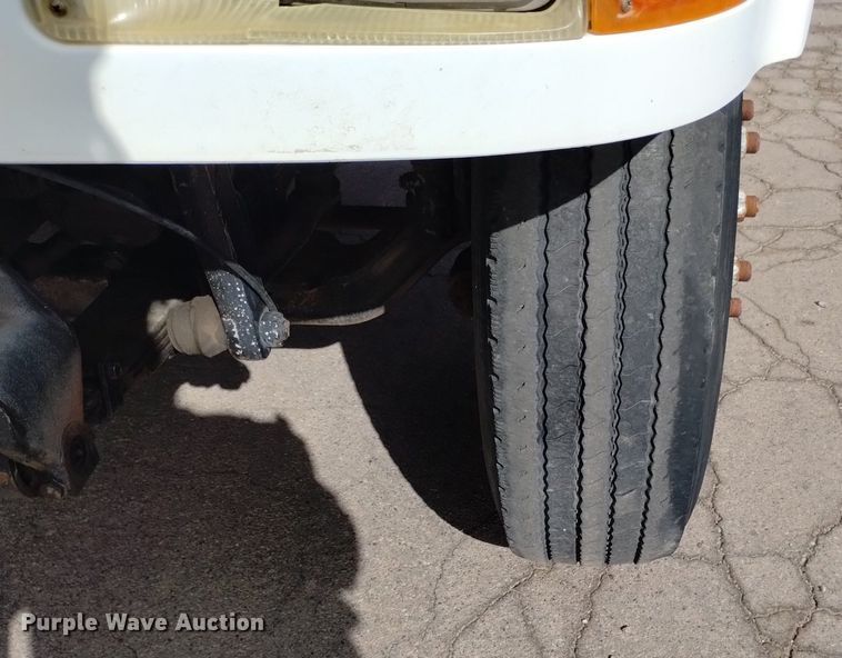 image for item DK8789 1994 International 4900 truck cab and chassis