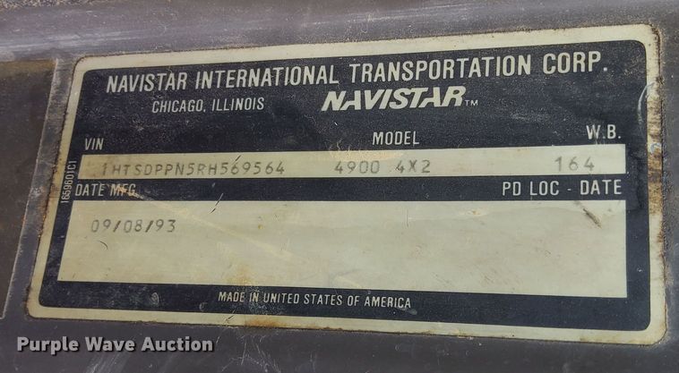 image for item DK8789 1994 International 4900 truck cab and chassis