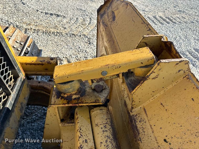 image for item DL4352 2002 Caterpillar D4G XL dozer