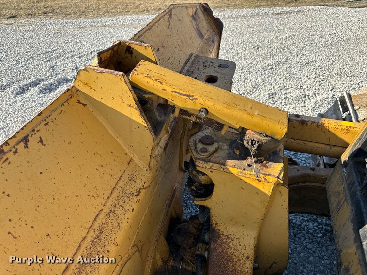 image for item DL4352 2002 Caterpillar D4G XL dozer