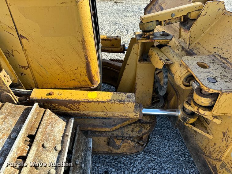 image for item DL4352 2002 Caterpillar D4G XL dozer