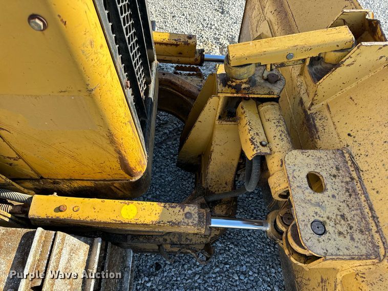 image for item DL4352 2002 Caterpillar D4G XL dozer