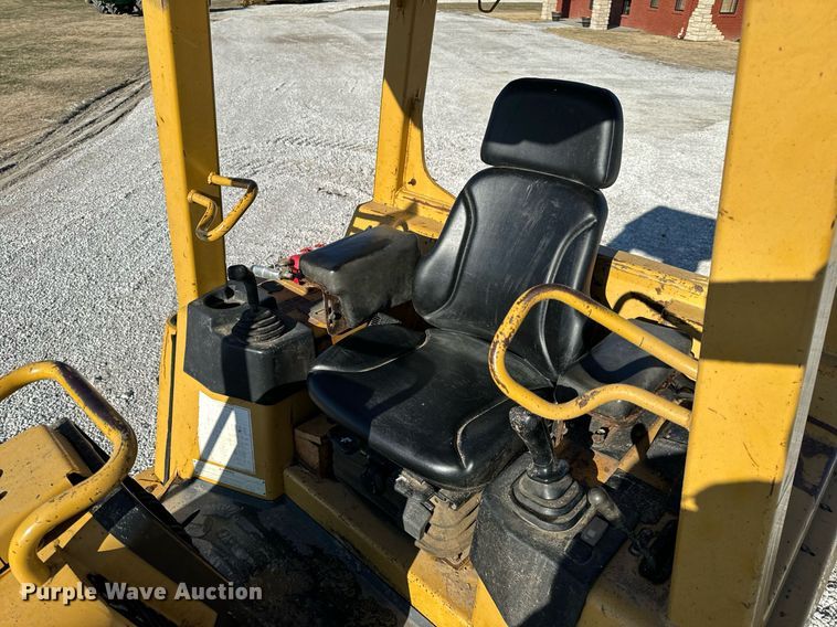 image for item DL4352 2002 Caterpillar D4G XL dozer