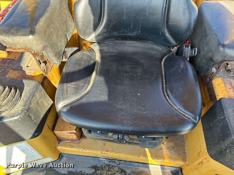 image for item DL4352 2002 Caterpillar D4G XL dozer