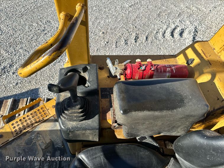 image for item DL4352 2002 Caterpillar D4G XL dozer