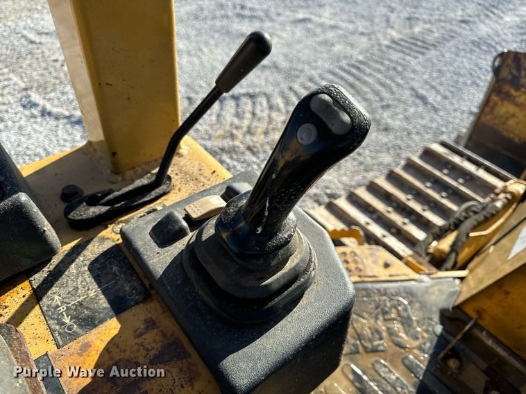 image for item DL4352 2002 Caterpillar D4G XL dozer