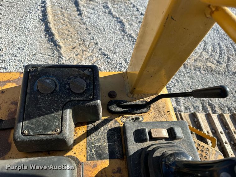 image for item DL4352 2002 Caterpillar D4G XL dozer