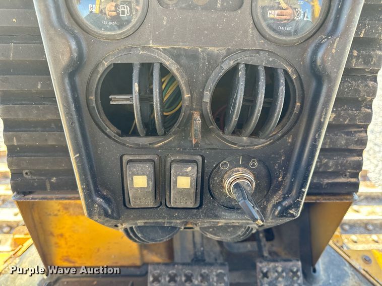 image for item DL4352 2002 Caterpillar D4G XL dozer