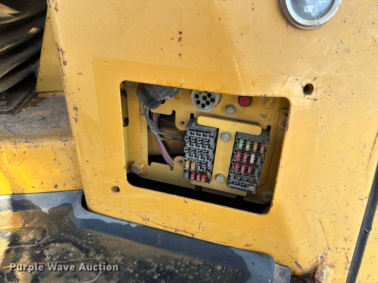 image for item DL4352 2002 Caterpillar D4G XL dozer