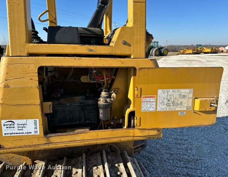 image for item DL4352 2002 Caterpillar D4G XL dozer
