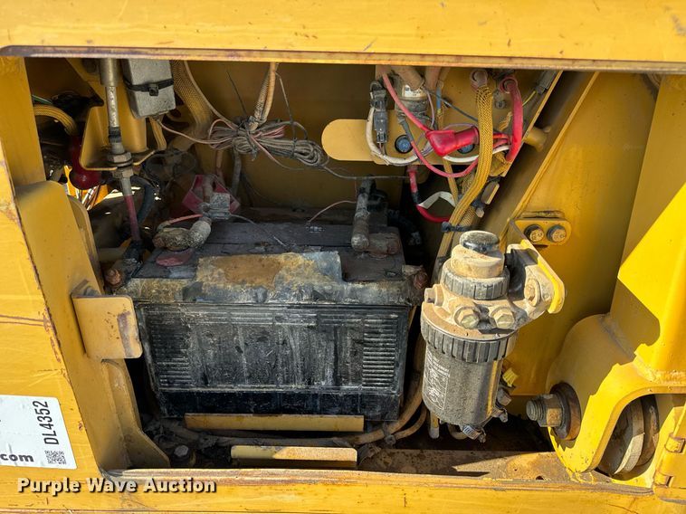 image for item DL4352 2002 Caterpillar D4G XL dozer