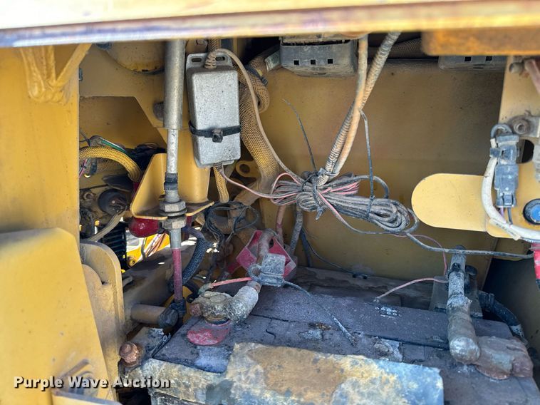 image for item DL4352 2002 Caterpillar D4G XL dozer