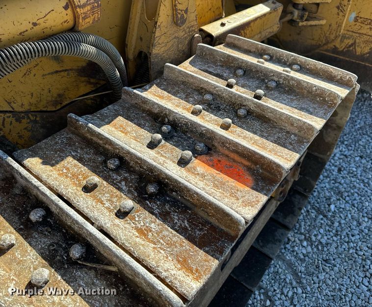 image for item DL4352 2002 Caterpillar D4G XL dozer