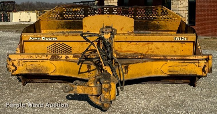 image for item DL4353 2004 John Deere 1812C scraper