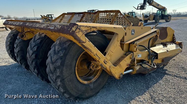 image for item DL4353 2004 John Deere 1812C scraper