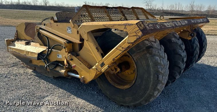 image for item DL4353 2004 John Deere 1812C scraper