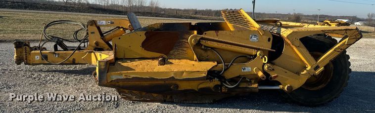 image for item DL4353 2004 John Deere 1812C scraper